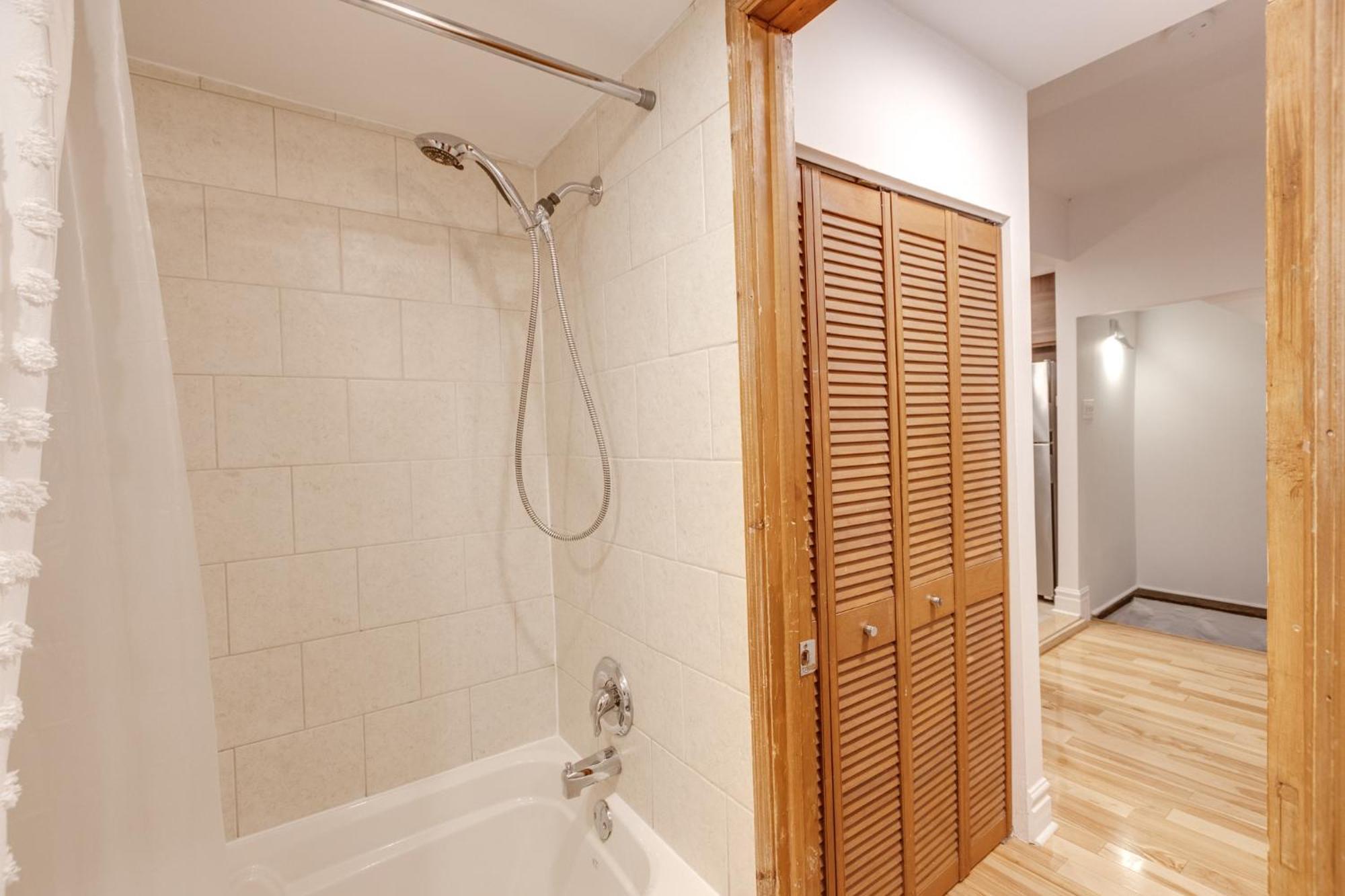 Apartement Saint Andre Montreal Bagian luar foto